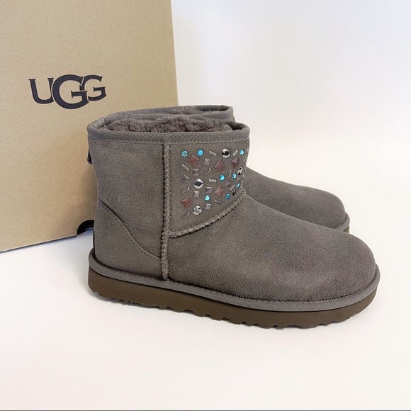 NWT UGG CLASSIC MINI STUD II BOOTS - Picture 2 of 10